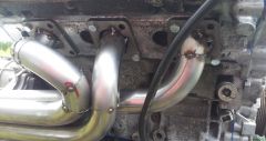 Right exhaust manifold